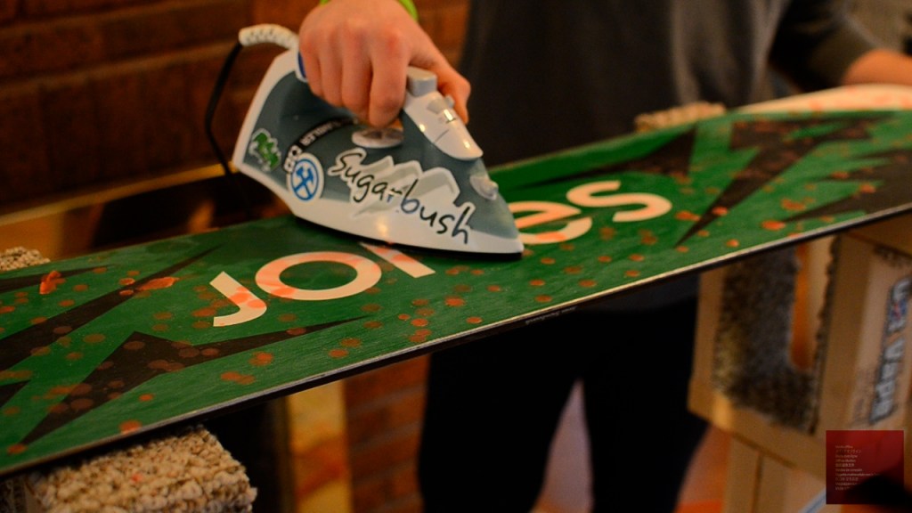 How to hot wax a snowboard